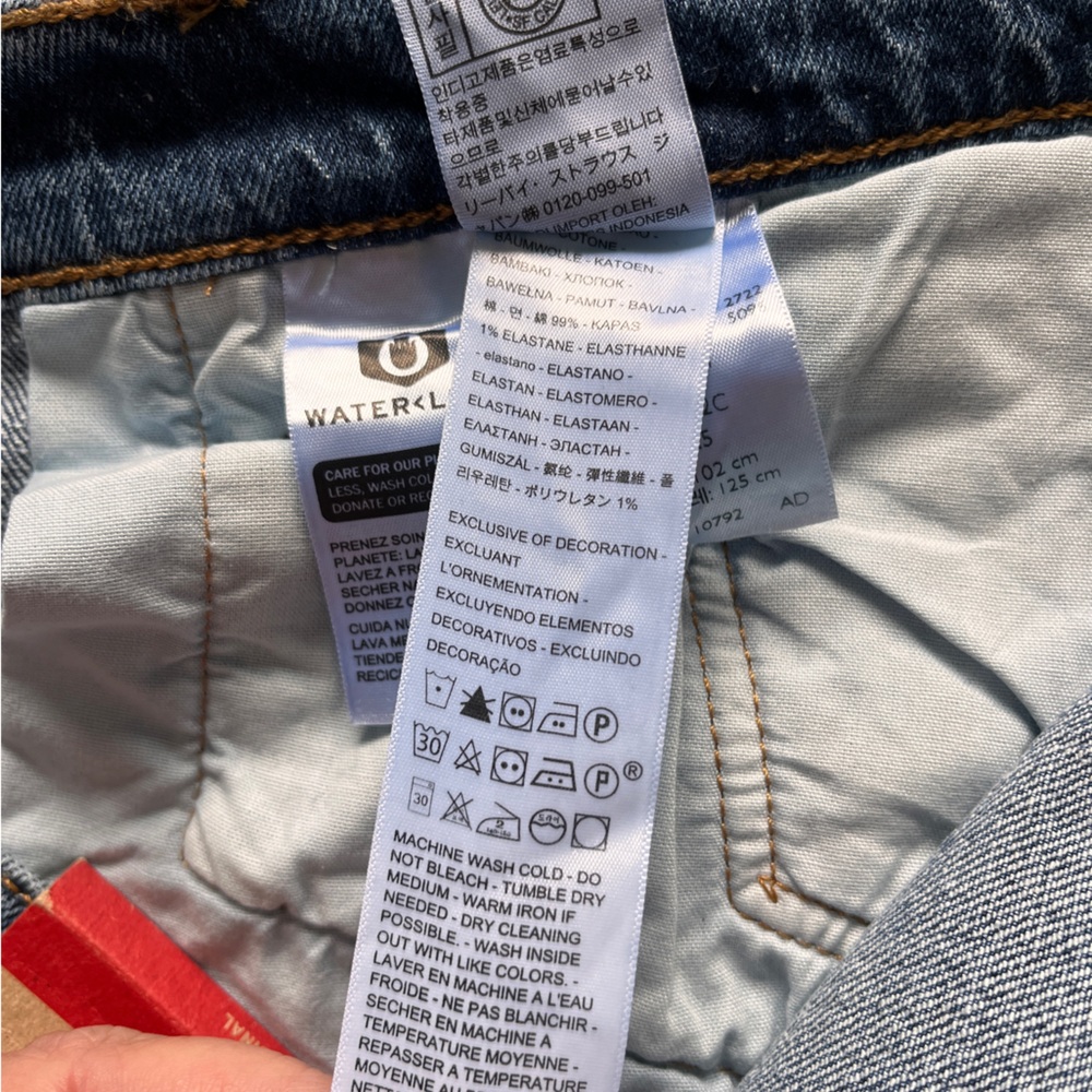 Levi's Blue Jeans 501 with Classic Style - Picture 8 of 10